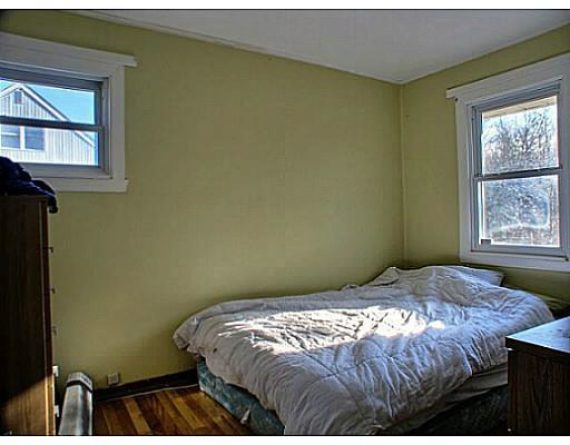 http://cdn.canadapropertylisting.com//Property/medium/3/2016/4/6/3-bedroom-single-family-property-for-sale-5247670712005417739.jpg