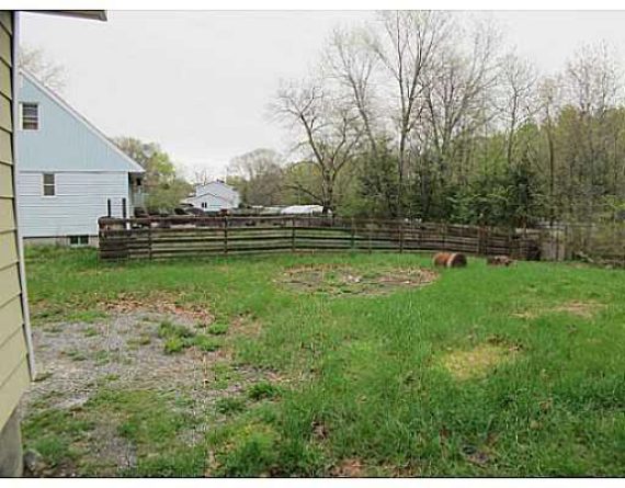 http://cdn.canadapropertylisting.com//Property/medium/3/2016/4/6/3-bedroom-single-family-property-for-sale-5247670712005427740.jpg
