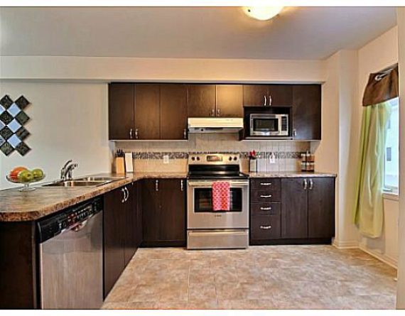 http://cdn.canadapropertylisting.com//Property/medium/3/2016/4/6/3-bedroom-single-family-property-for-sale-5247670712699687159.jpg