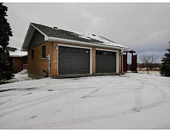 http://cdn.canadapropertylisting.com//Property/medium/3/2016/4/6/3-bedroom-single-family-property-for-sale-5247670713304307615.jpg