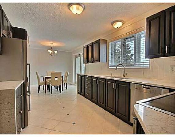 http://cdn.canadapropertylisting.com//Property/medium/3/2016/4/6/3-bedroom-single-family-property-for-sale-5247670713304327617.jpg