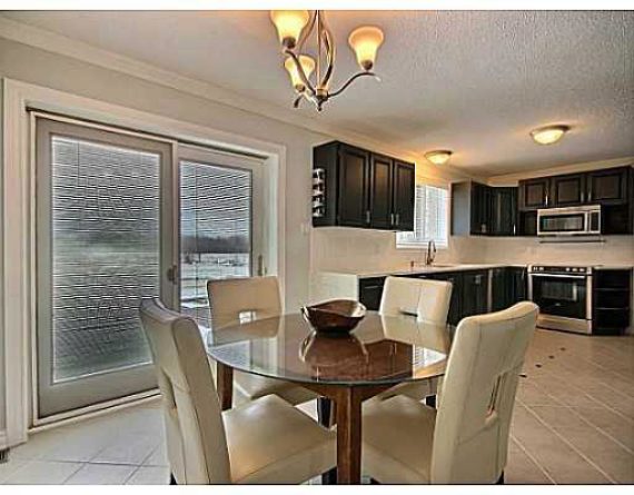 http://cdn.canadapropertylisting.com//Property/medium/3/2016/4/6/3-bedroom-single-family-property-for-sale-5247670713304337618.jpg