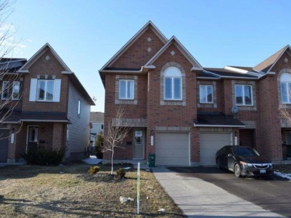 http://cdn.canadapropertylisting.com//Property/medium/3/2016/4/6/4-bedroom-single-family-property-for-sale-5247670712180595255.jpg