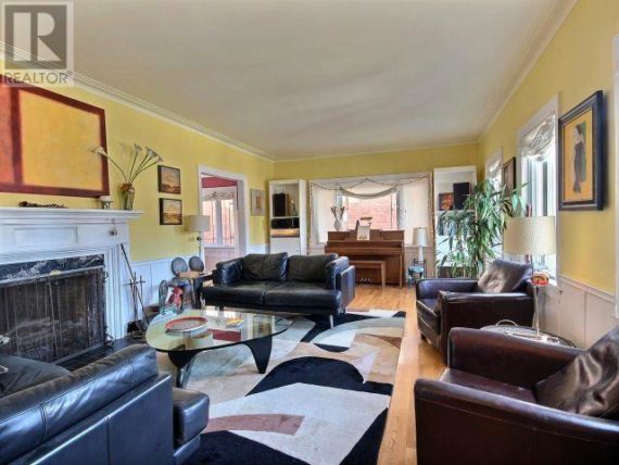 http://cdn.canadapropertylisting.com//Property/medium/3/2016/4/6/4-bedroom-single-family-property-for-sale-5247670713308278012.jpg