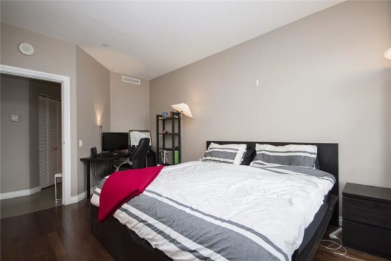 http://cdn.canadapropertylisting.com//Property/medium/3/2016/4/7/1-bedroom-single-family-property-for-sale-5247670713352122396.jpg