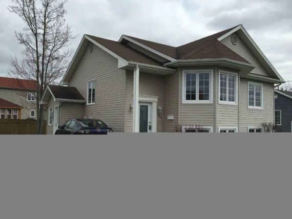 http://cdn.canadapropertylisting.com//Property/medium/3/2016/5/28/5-bedroom-duplex-for-sale-5247686503544158186.jpg