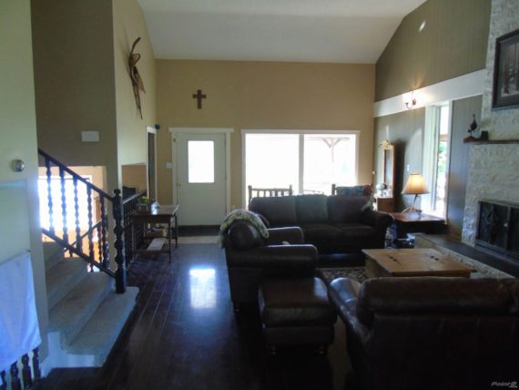 http://cdn.canadapropertylisting.com//Property/medium/3/2016/7/28/4-bedroom-property-for-sale-5247738976263456462.jpg