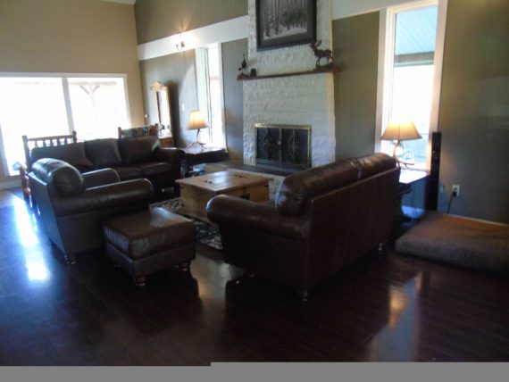 http://cdn.canadapropertylisting.com//Property/medium/3/2016/7/28/4-bedroom-property-for-sale-5247738976264366514.jpg