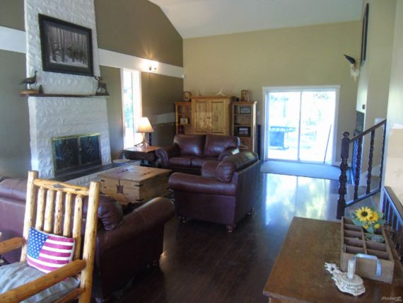 http://cdn.canadapropertylisting.com//Property/medium/3/2016/7/28/4-bedroom-property-for-sale-5247738976270546868.jpg