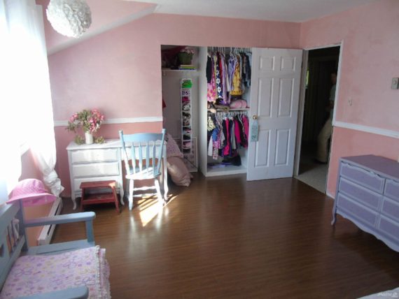 http://cdn.canadapropertylisting.com//Property/medium/3/2016/7/28/4-bedroom-property-for-sale-5247738976292868144.jpg