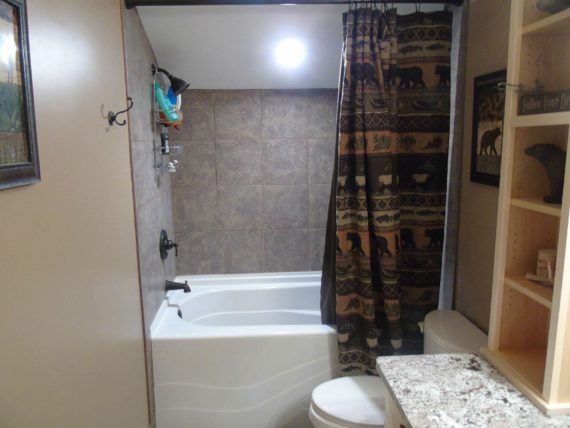 http://cdn.canadapropertylisting.com//Property/medium/3/2016/7/28/4-bedroom-property-for-sale-5247738976294458235.jpg