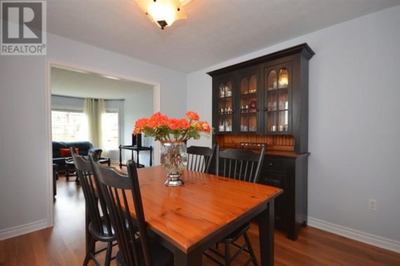 http://cdn.canadapropertylisting.com//Property/medium/4/2016/6/2/3-bedroom-Single-Family-Property-for-Sale-id1052830.jpg