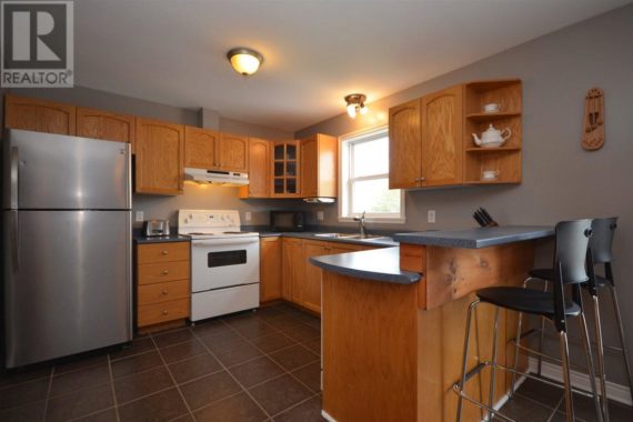 http://cdn.canadapropertylisting.com//Property/medium/4/2016/6/2/3-bedroom-Single-Family-Property-for-Sale-id1303530.jpg