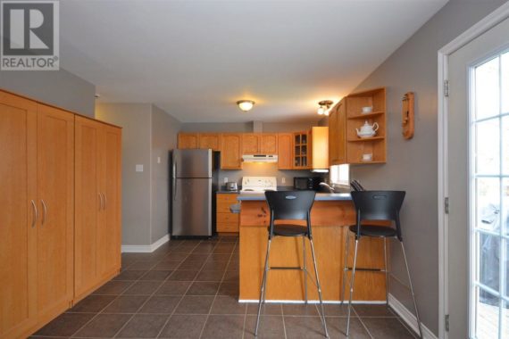 http://cdn.canadapropertylisting.com//Property/medium/4/2016/6/2/3-bedroom-Single-Family-Property-for-Sale-id1303533.jpg