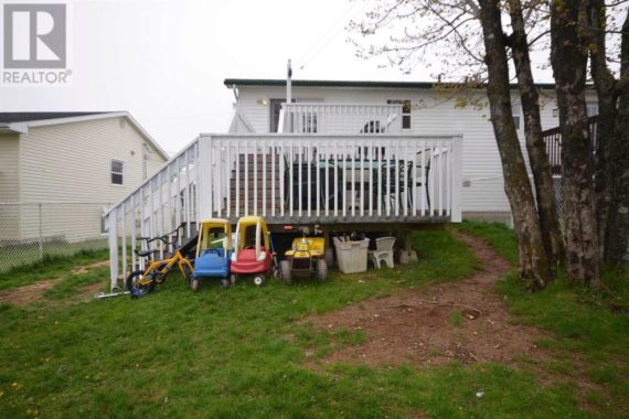 http://cdn.canadapropertylisting.com//Property/medium/4/2016/6/2/3-bedroom-Single-Family-Property-for-Sale-id1303547.jpg