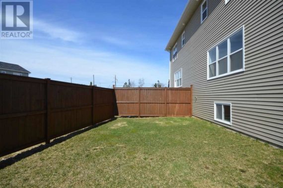 http://cdn.canadapropertylisting.com//Property/medium/4/2016/6/2/3-bedroom-Single-Family-Property-for-Sale-id1650813.jpg