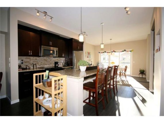 http://cdn.canadapropertylisting.com//Property/medium/4/2016/6/2/3-bedroom-Single-Family-Property-for-Sale-id1732393.jpg