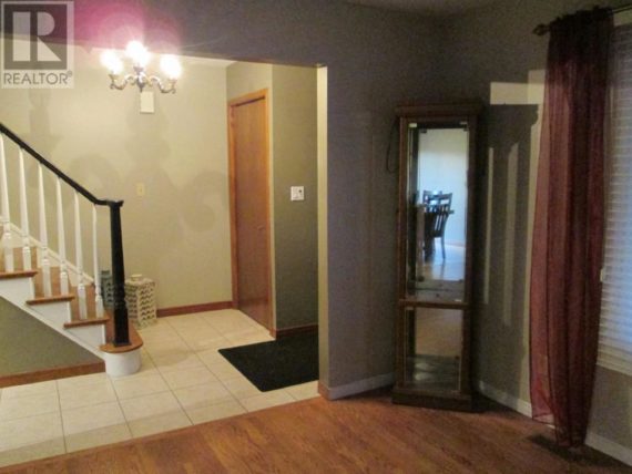 http://cdn.canadapropertylisting.com//Property/medium/4/2016/6/2/3-bedroom-Single-Family-Property-for-Sale-id922736.jpg