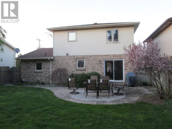 http://cdn.canadapropertylisting.com//Property/medium/4/2016/6/2/3-bedroom-Single-Family-Property-for-Sale-id922750.jpg