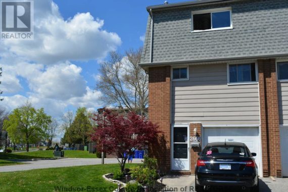 http://cdn.canadapropertylisting.com//Property/medium/4/2016/6/2/4-bedroom-Single-Family-Property-for-Sale-id783006.jpg