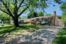 4 Bedroom Single_Family_Property For Sale in 15 AUTUMN CT WINDSOR Ontario N9E1R2